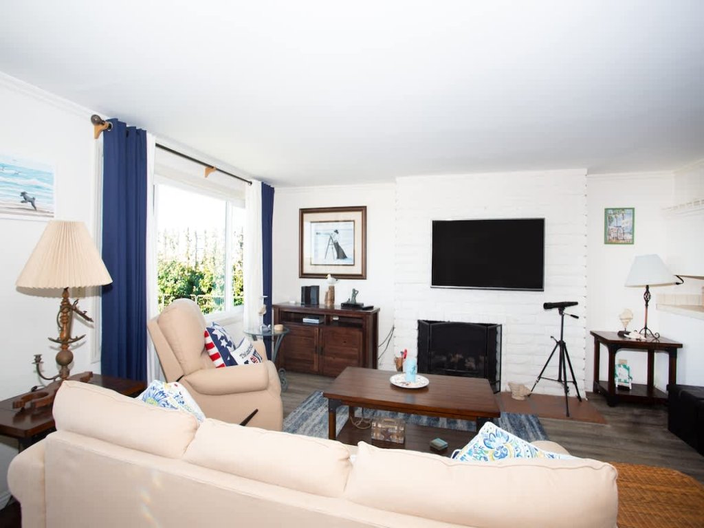 1121 E Balboa A | Charming Oceanfront w/ Patio & Views Vacation Rental in Newport Beach - RedAwning