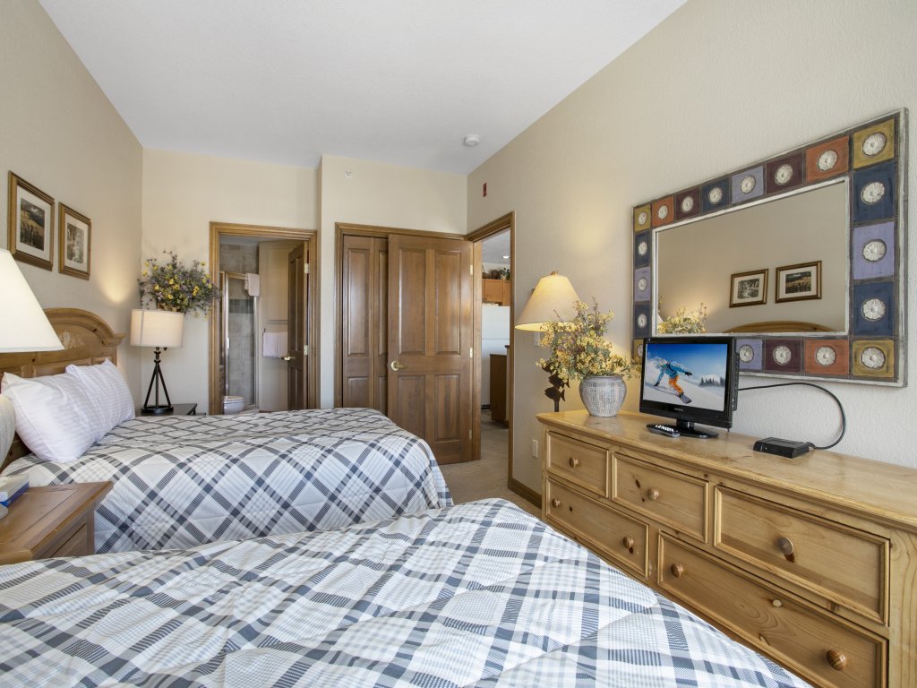 224 Chapel Square Vacation Rental in Avon - RedAwning