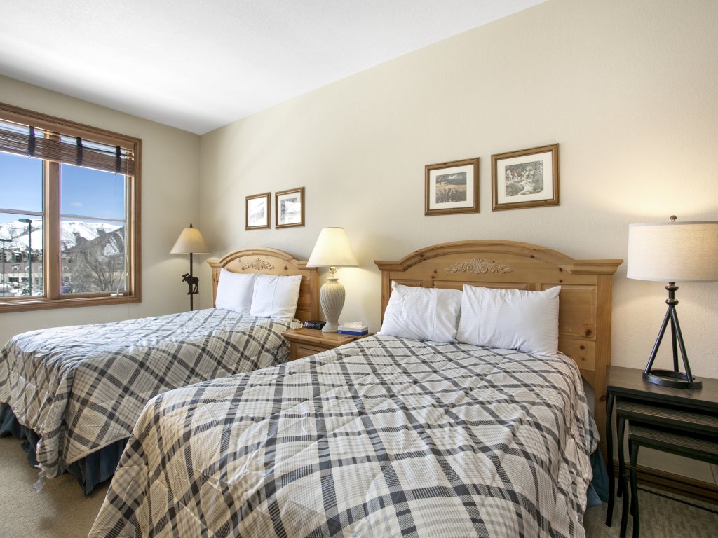 224 Chapel Square Vacation Rental in Avon - RedAwning