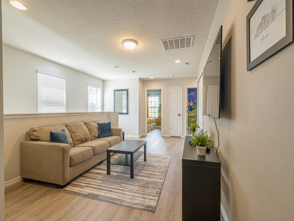 Spacious 5-Bedroom Family Townhome - Disney Magic  Vacation Rental in Kissimmee - RedAwning