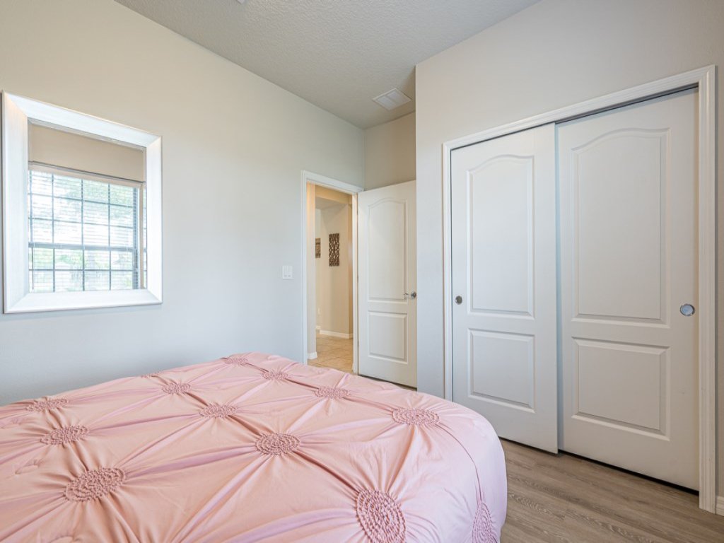 Spacious 5-Bedroom Family Townhome - Disney Magic  Vacation Rental in Kissimmee - RedAwning
