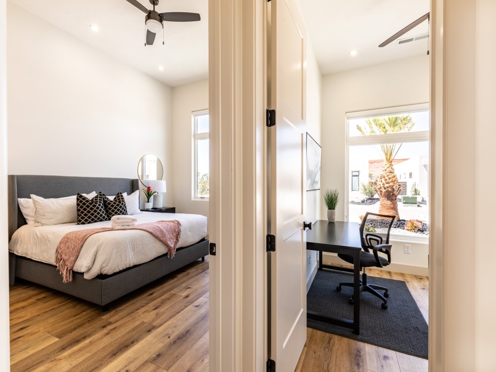 Sun Seeker Vacation Rental in Utah - RedAwning