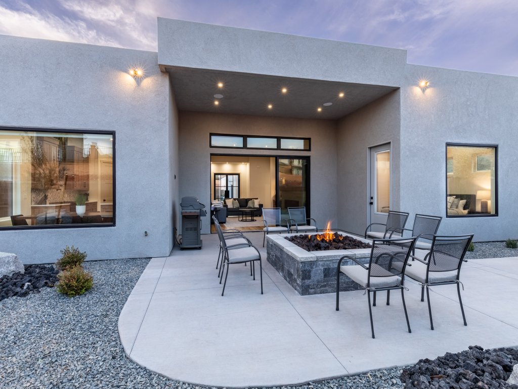 Sun Seeker Vacation Rental in Utah - RedAwning