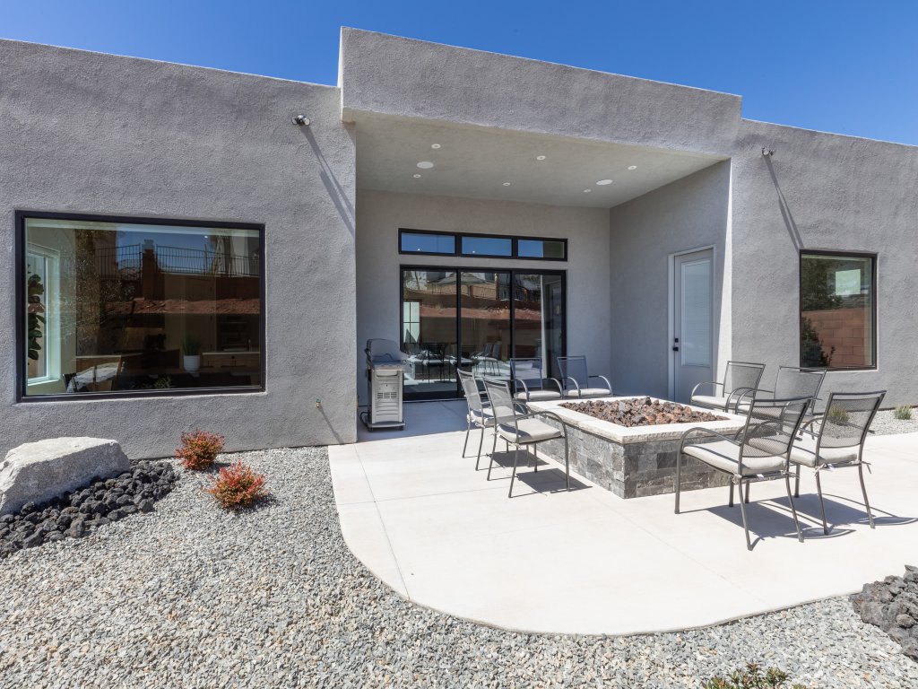 Sun Seeker Vacation Rental in Utah - RedAwning