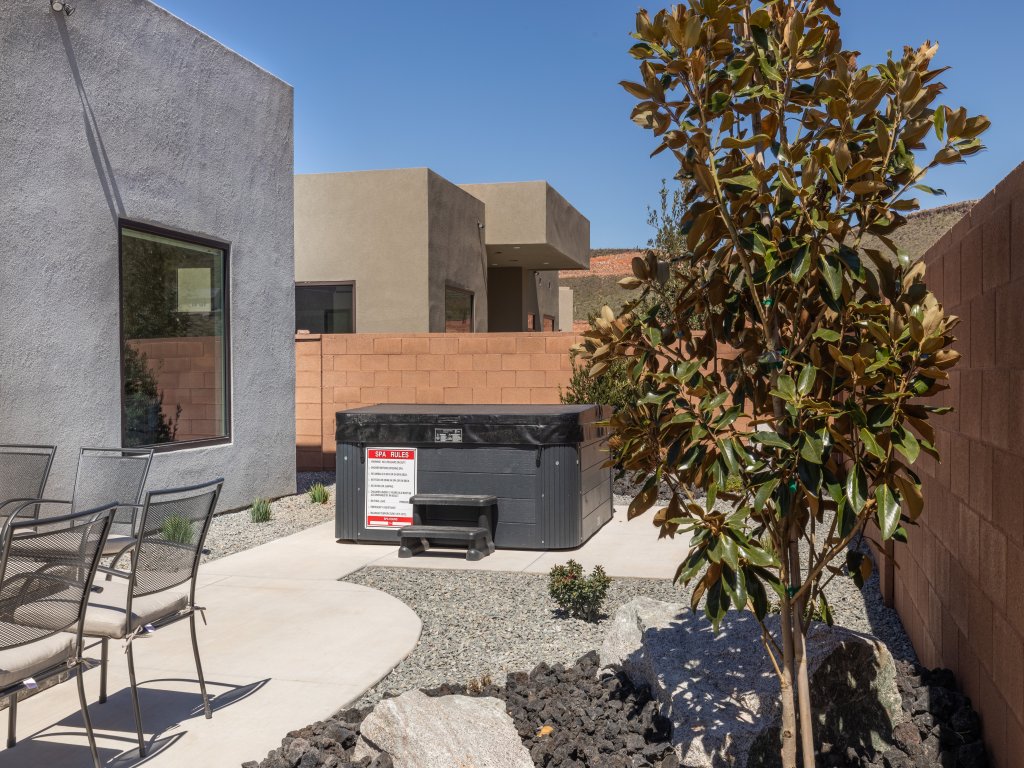 Sun Seeker Vacation Rental in Utah - RedAwning