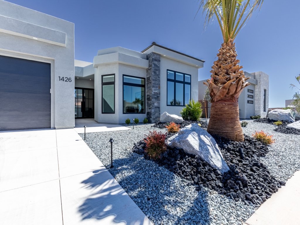 Sun Seeker Vacation Rental in Utah - RedAwning