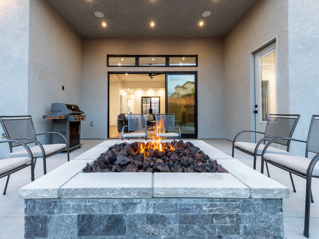 Sun Seeker Vacation Rental in Utah - RedAwning