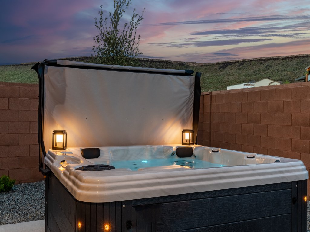 Sun Seeker Vacation Rental in Utah - RedAwning