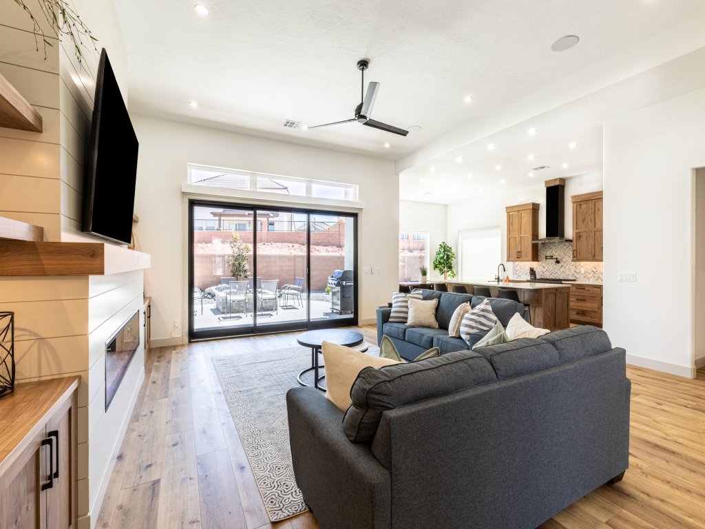 Sun Seeker Vacation Rental in Utah - RedAwning