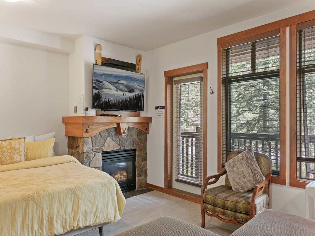 1106 - Studio Standard Eagle Springs West Vacation Rental in Solitude - RedAwning