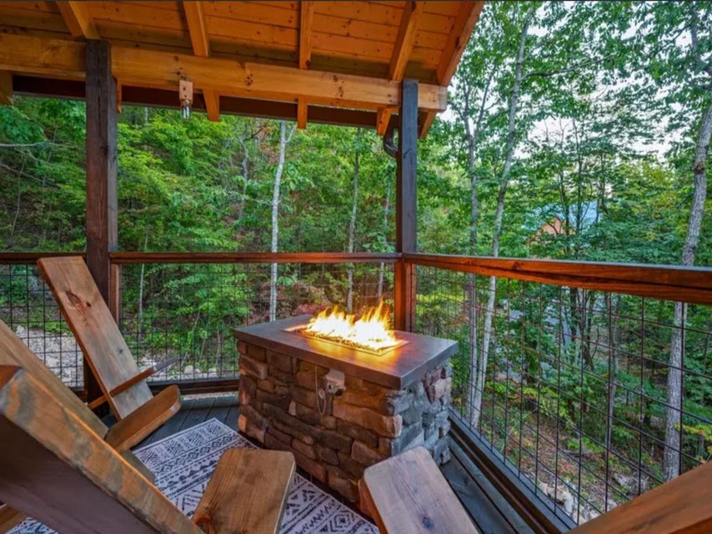 Goodness Gracious Vacation Rental in Sevierville - RedAwning