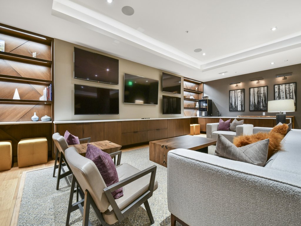 Mountain Modern 3 Bedroom Deluxe Condo, Sleeps 10! Save 20% on 7+ Nights! Vacation Rental in Park City - RedAwning