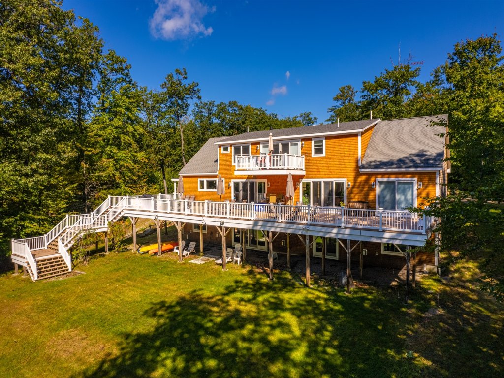 DECK HOUSE LIMIT 25 Vacation Rental in Maine - RedAwning
