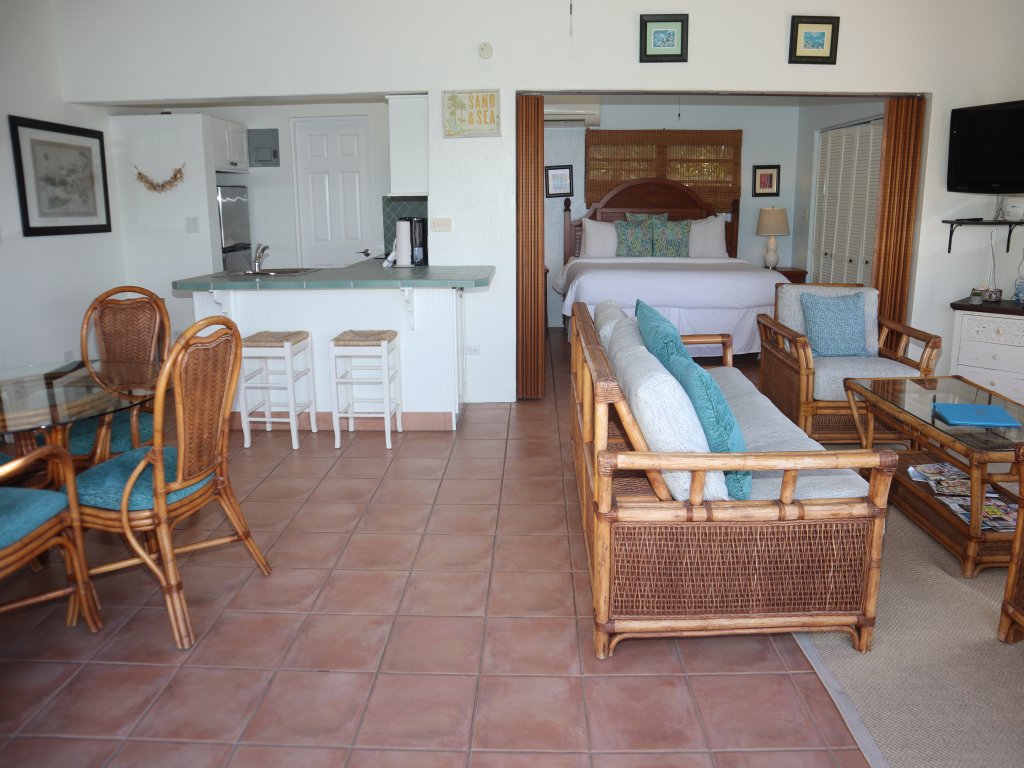 B14 Vacation Rental - RedAwning