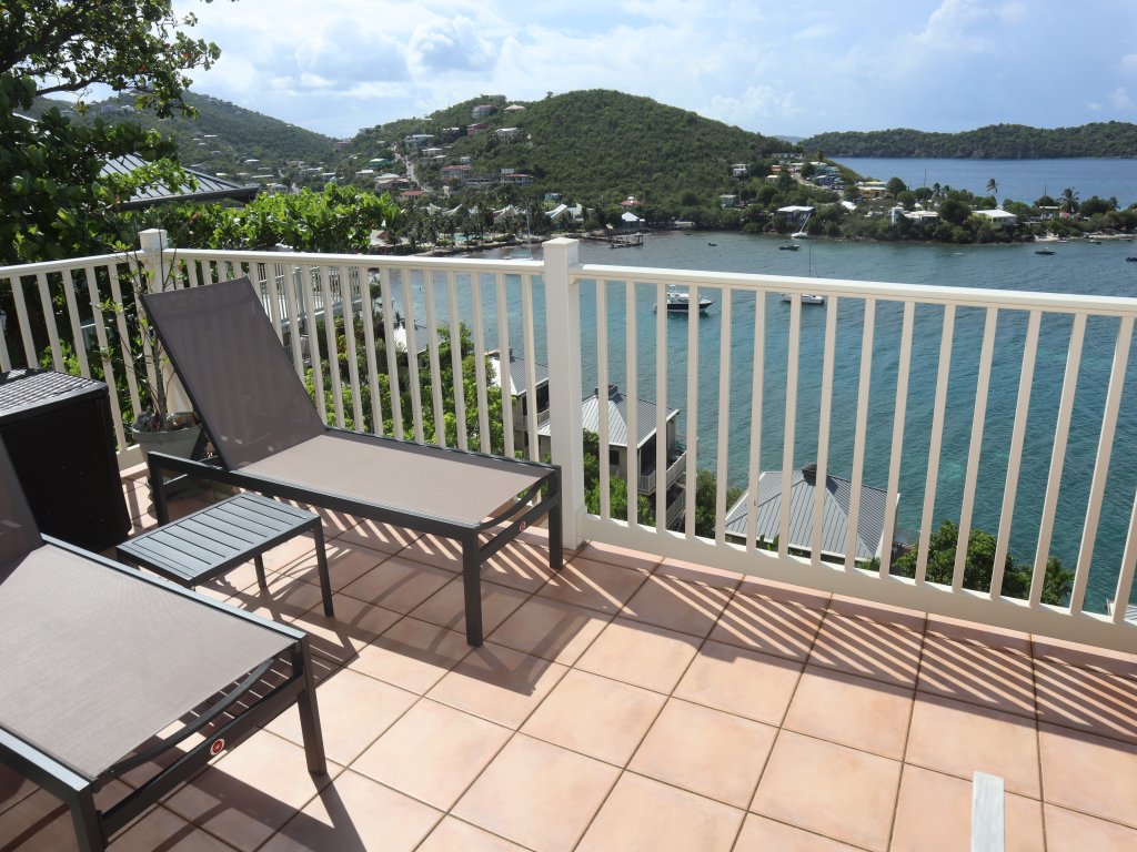 B14 Vacation Rental - RedAwning