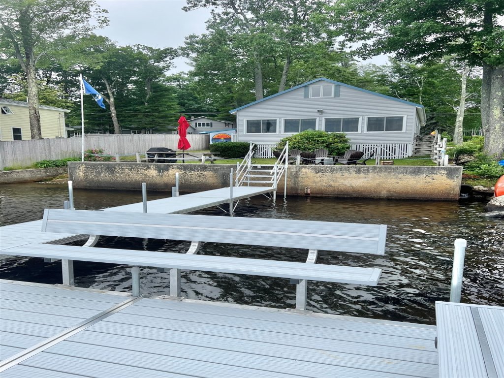 3 LOONS   LIMIT 8 Vacation Rental in Maine - RedAwning