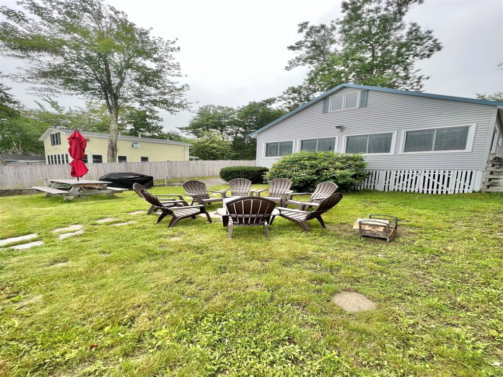 3 LOONS   LIMIT 8 Vacation Rental in Maine - RedAwning