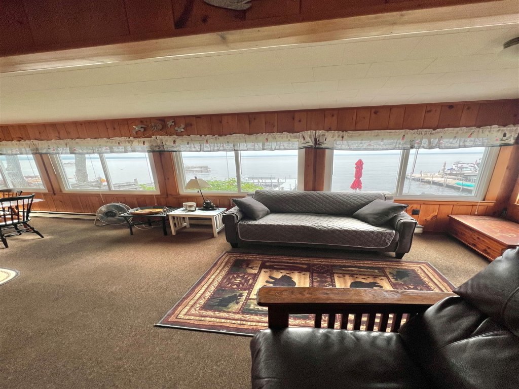 3 LOONS   LIMIT 8 Vacation Rental in Maine - RedAwning