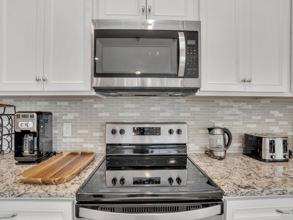 5 Bedroom Home 8 Minutes To Disney Decorated Home! Vacation Rental in Kissimmee - RedAwning