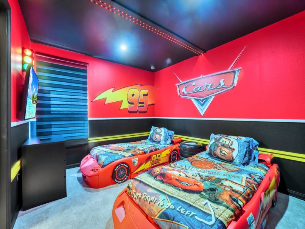 Many Themes For Everyone 10 Huge Bedrooms! Vacation Rental in Davenport - RedAwning