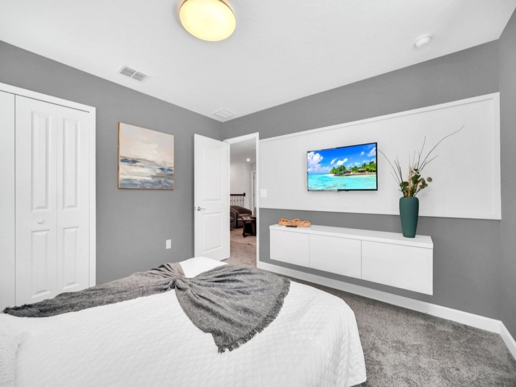 9 Bed Home With Theme Bedrooms Game Room,Pool Spa Vacation Rental in Davenport - RedAwning