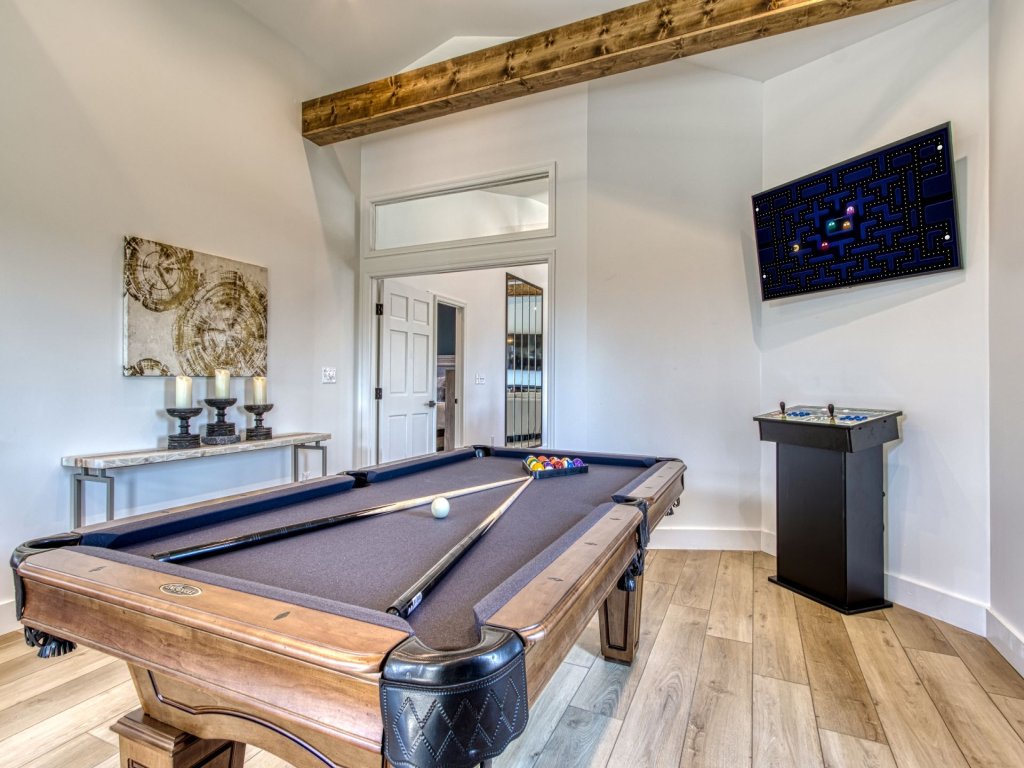 Mountain Valley Revival Vacation Rental in Pigeon Forge - RedAwning