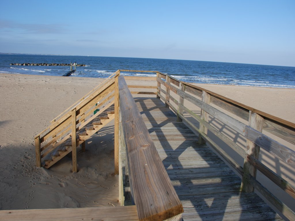 Cozy Suite - Pet friendly, Beach Side Vacation Rental in Norfolk - RedAwning