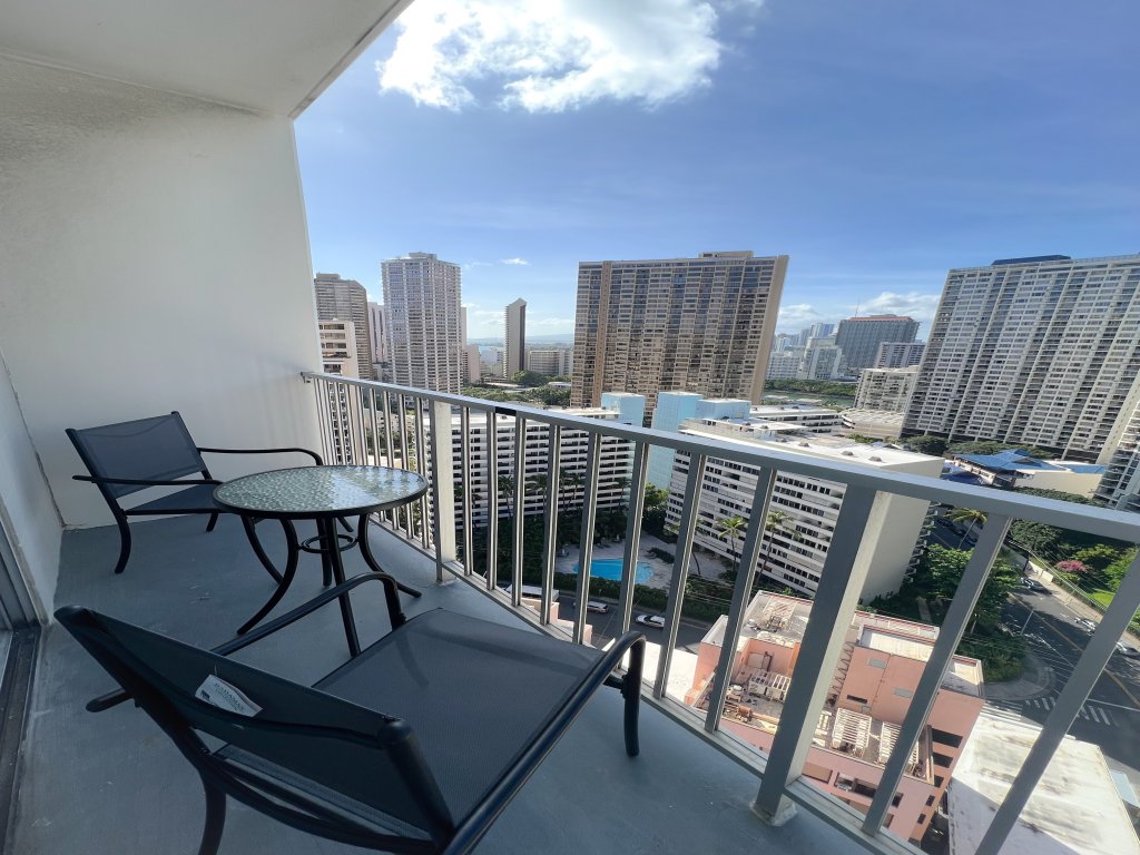 Refreshing Inn on The Park Studio Vacation Rental in Honolulu - RedAwning