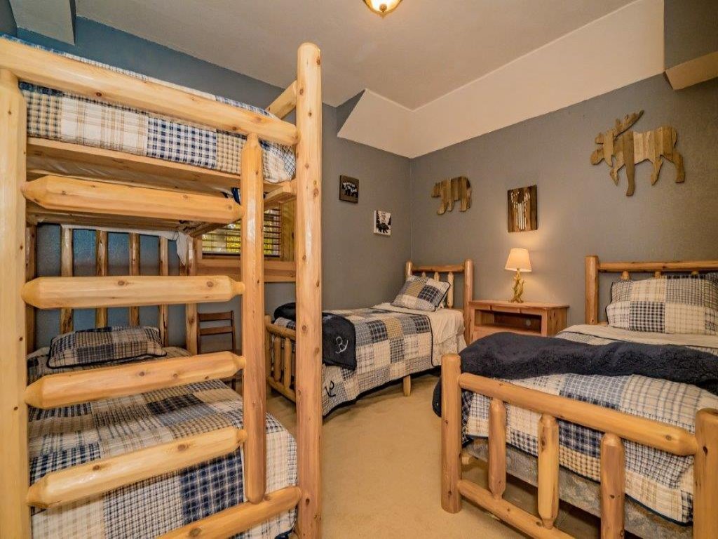 Rockin R Lodge Vacation Rental in Sevierville - RedAwning