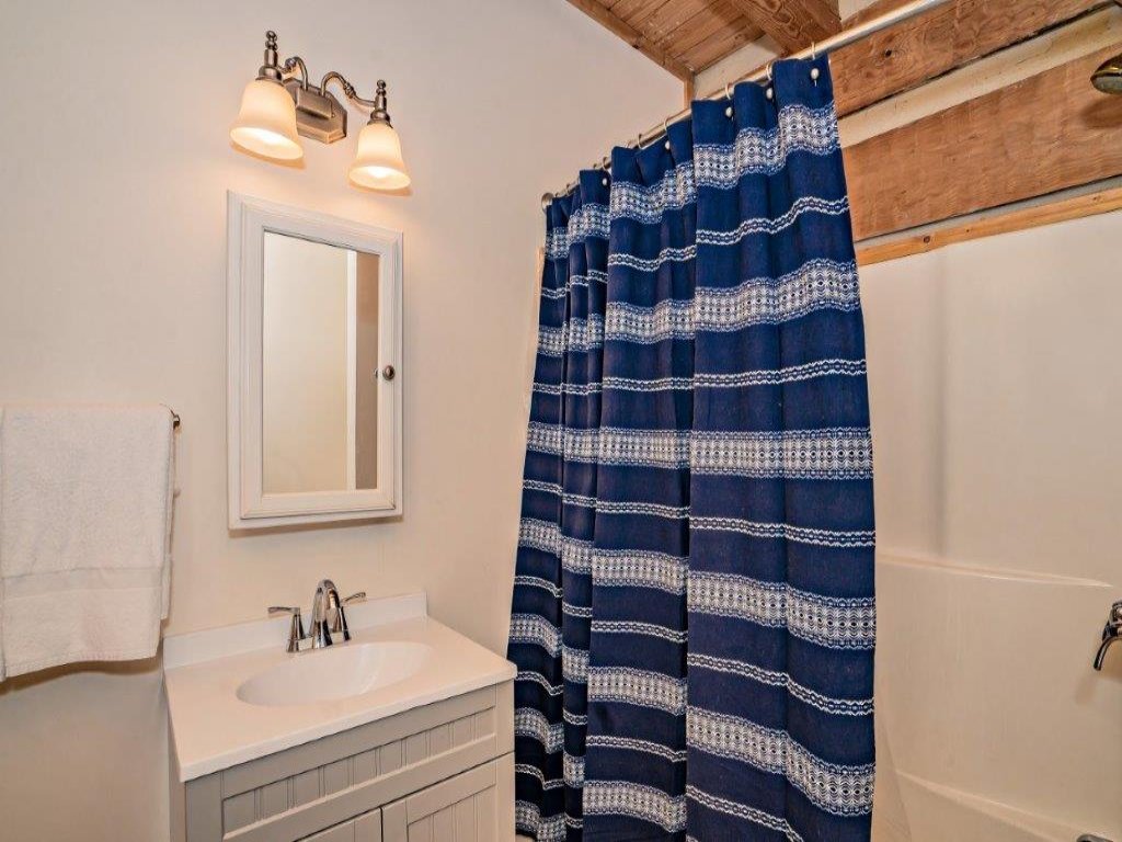 Rockin R Lodge Vacation Rental in Sevierville - RedAwning
