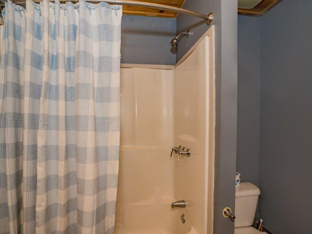 Rockin R Lodge Vacation Rental in Sevierville - RedAwning