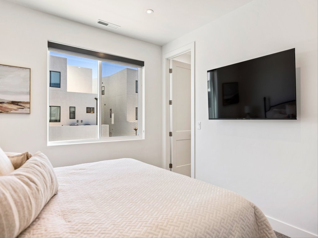 1 Chill Casa Vacation Rental in St. George - RedAwning