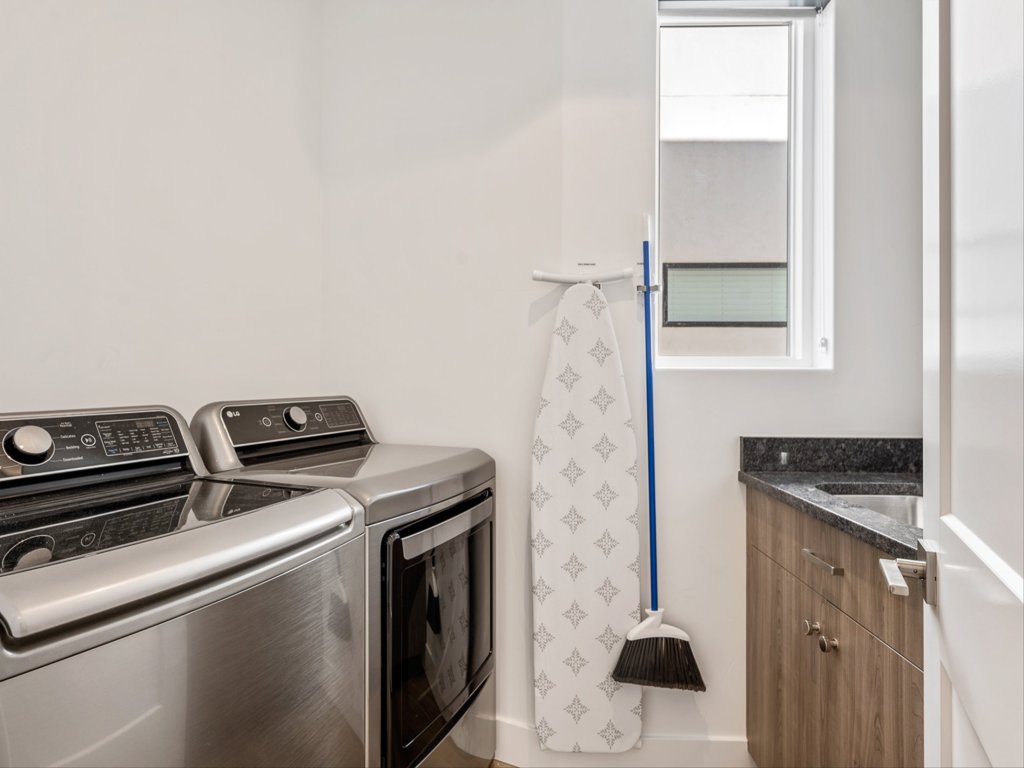 1 Chill Casa Vacation Rental in St. George - RedAwning