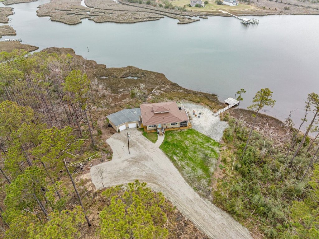 Water's Edge Retreat Vacation Rental in North Carolina - RedAwning