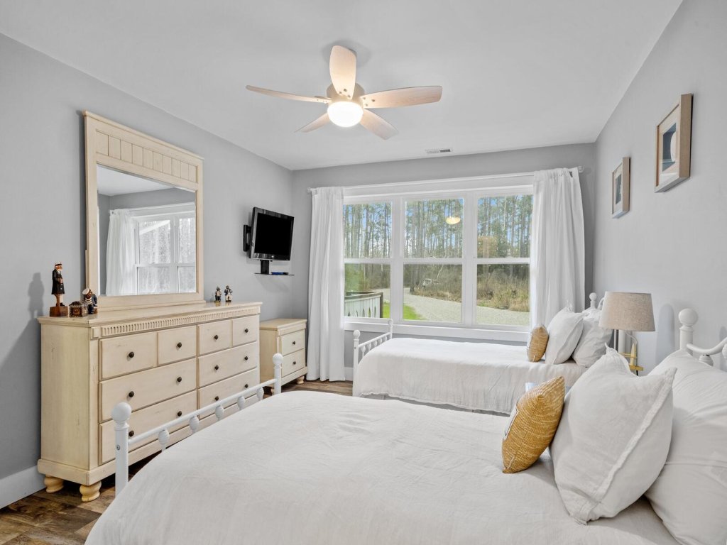 Water's Edge Retreat Vacation Rental in North Carolina - RedAwning