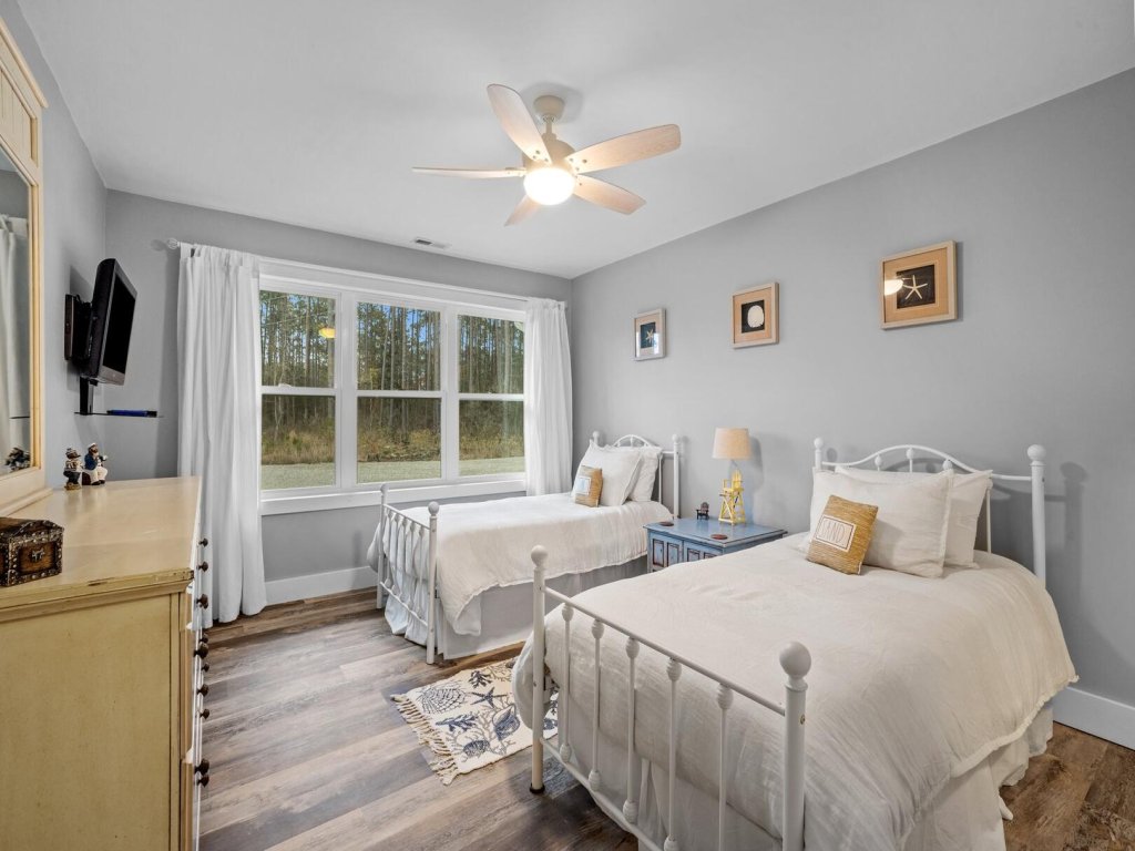 Water's Edge Retreat Vacation Rental in North Carolina - RedAwning