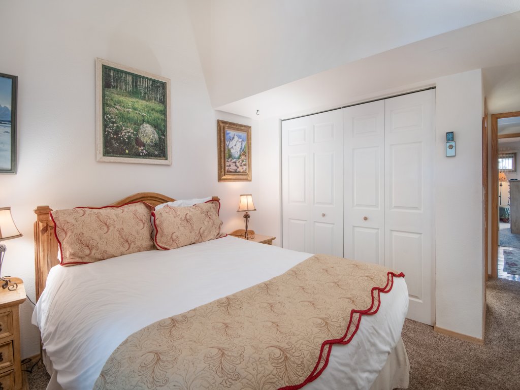 Snowfox #302 Vacation Rental in Vail - RedAwning