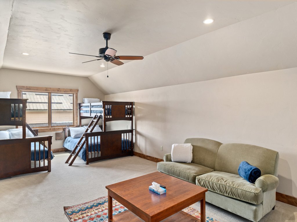 Cherry Drive Vacation Rental in Steamboat Springs - RedAwning