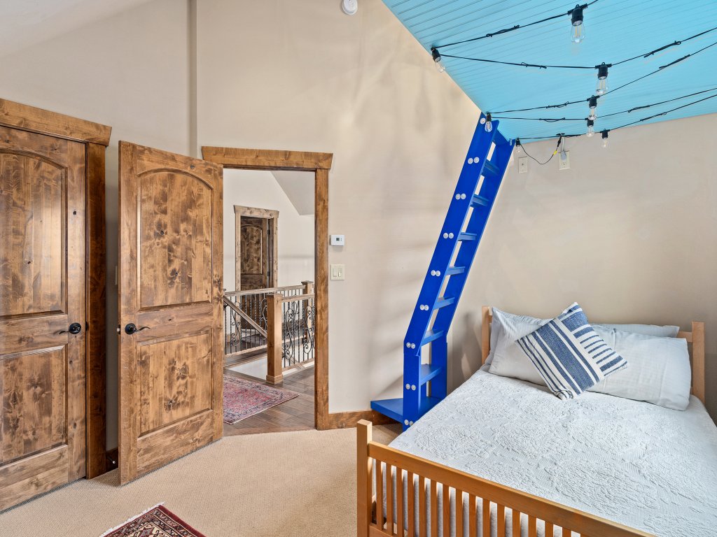 Cherry Drive Vacation Rental in Steamboat Springs - RedAwning