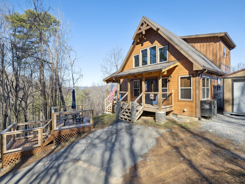 Bear View Retreat Vacation Rental in Sevierville - RedAwning