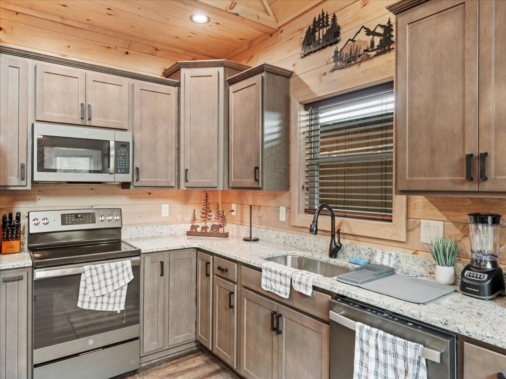Bear View Retreat Vacation Rental in Sevierville - RedAwning