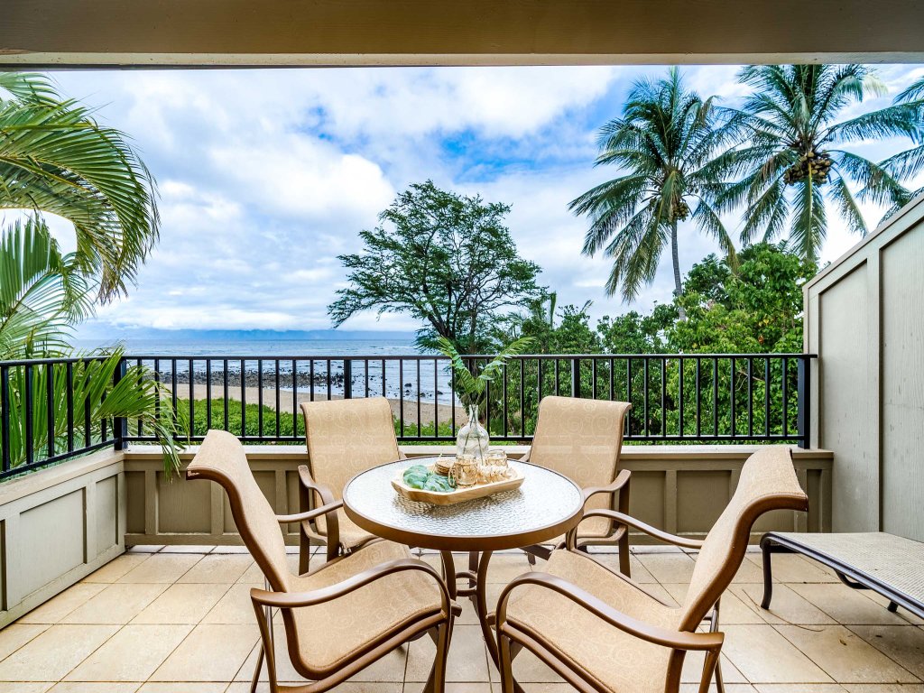Kahana Village 40 Oceanfront 2Bed/2Bath Vacation Rental in Lahaina - RedAwning