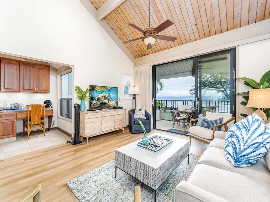 Kahana Village 40 Oceanfront 2Bed/2Bath Vacation Rental in Lahaina - RedAwning