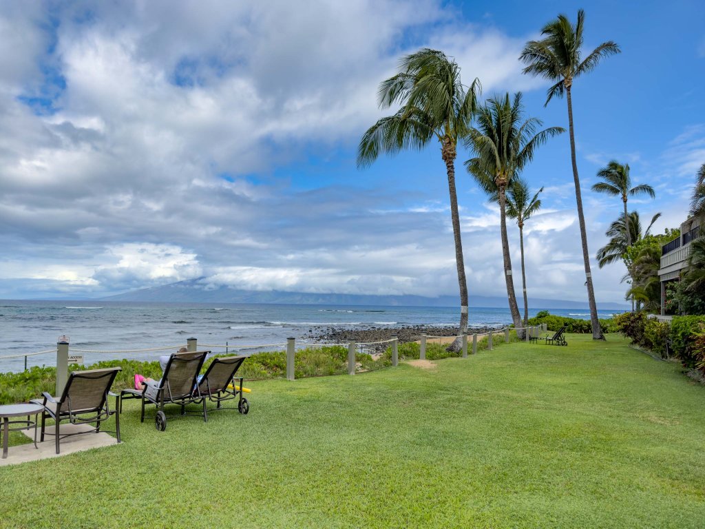 Kahana Village 40 Oceanfront 2Bed/2Bath Vacation Rental in Lahaina - RedAwning