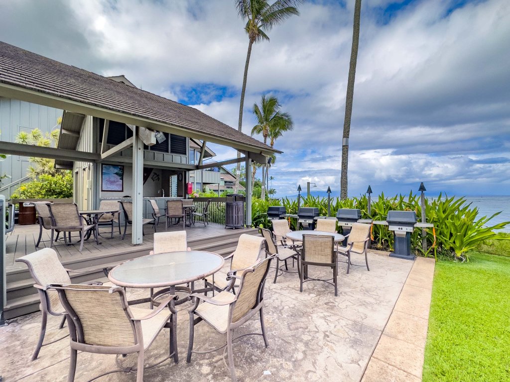 Kahana Village 40 Oceanfront 2Bed/2Bath Vacation Rental in Lahaina - RedAwning