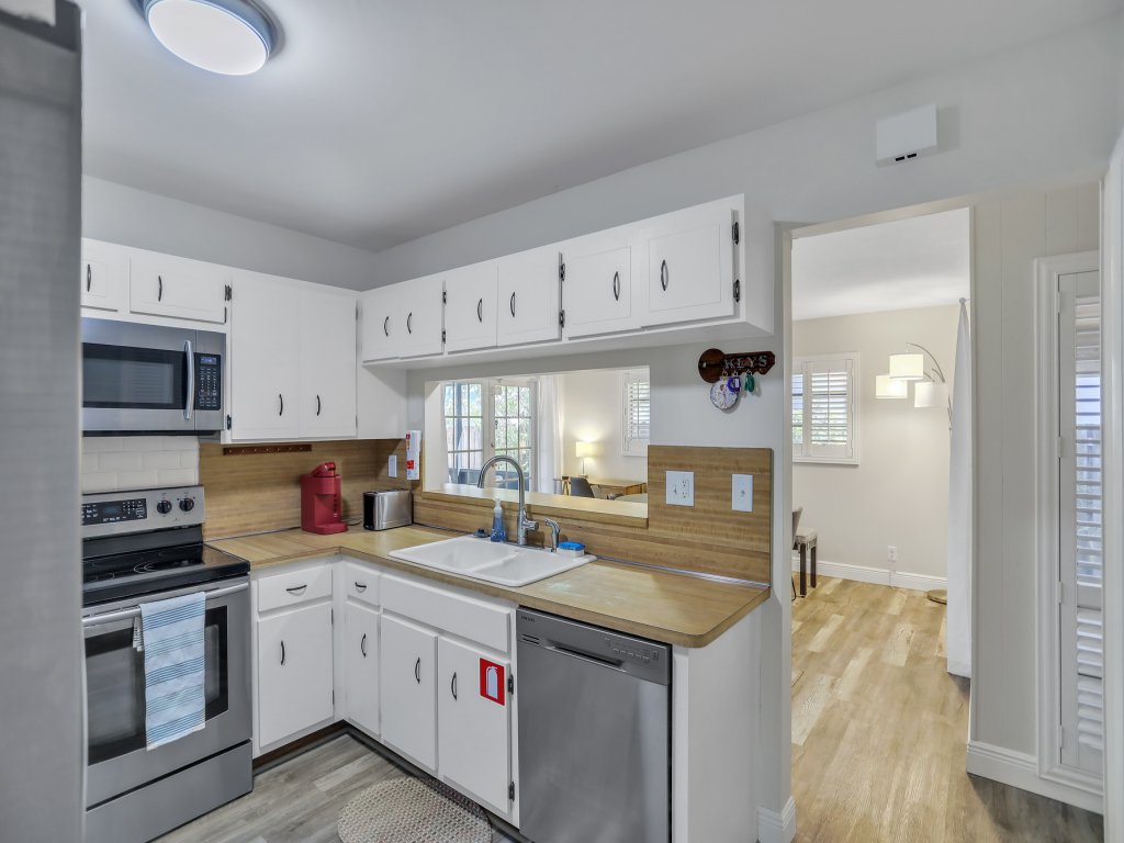 Walk to the Beach! Luxe Hollywood Lakes Hub Vacation Rental in Hollywood - RedAwning