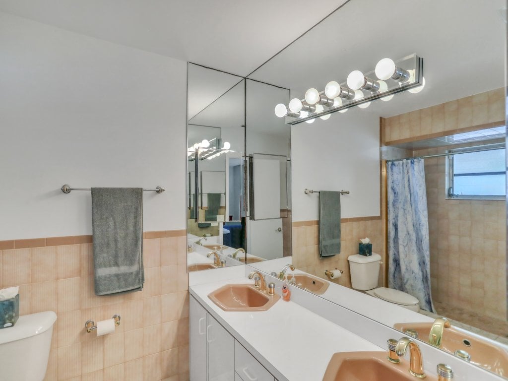 Walk to the Beach! Luxe Hollywood Lakes Hub Vacation Rental in Hollywood - RedAwning
