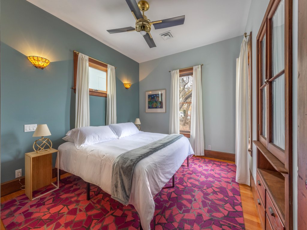 Historic Roe Parker 30 night minimum Vacation Rental in Hood River - RedAwning