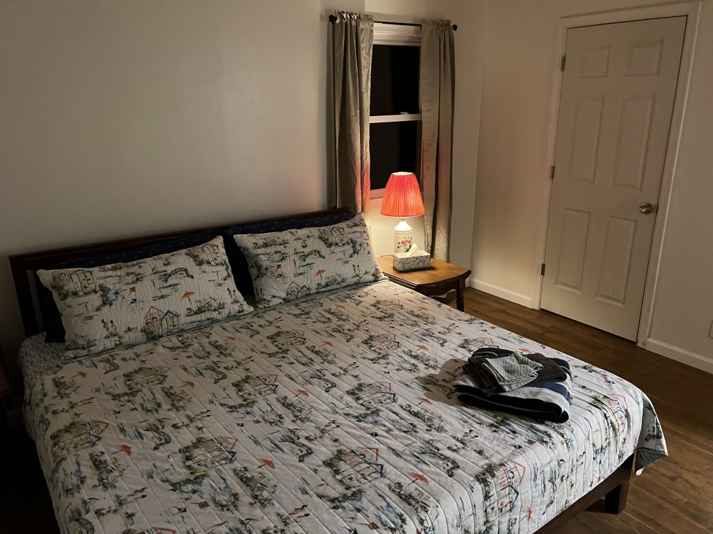 Boat House Ground Floor #2 - 1 BR WaterFront, Wifi Vacation Rental in Norfolk - RedAwning