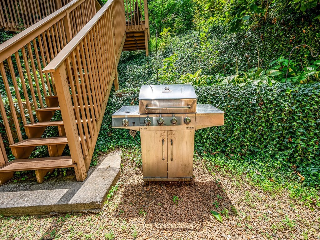 The Rose Vacation Rental in Gatlinburg - RedAwning